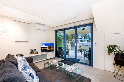 The Waterfront Apartment - C Tourism 9