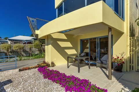 The Waterfront Apartment - C Tourism 4