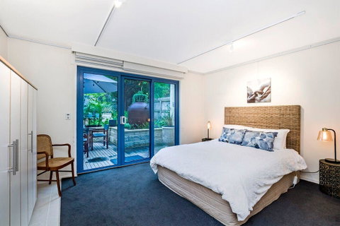 The Waterfront Apartment - C Tourism 6