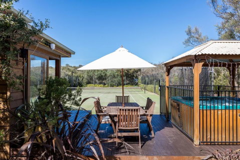 The Heyfield Hideaway: Tennis & Spa - C Tourism 3