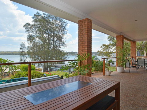 The House On The Lake @ Fishing Point, Lake Macquarie - Honestly Put The Line In And Catch Fish - C Tourism 0