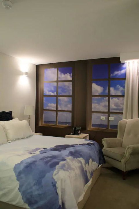 The Nest - Quirky Queen Sized Space With Roof Terrace - C Tourism 3