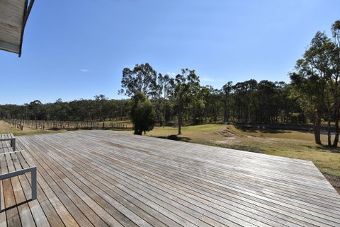 The Parson's Vineyard Retreat - Get Amongst The Vineyards In A Historic Home - C Tourism 1