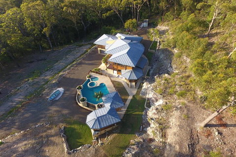 The Pool House - C Tourism 0
