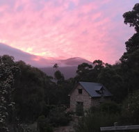 The Stone Cottage with tennis court - C Tourism