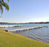 The Studio on the Lake  Fishing Point Lake Macquarie - honestly put the line in and catch fish - C Tourism