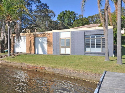 The Studio On The Lake @ Fishing Point, Lake Macquarie - Honestly Put The Line In And Catch Fish - C Tourism 1
