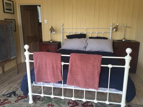 The Woolshed And Farmhouse Blue, Bruny Island - C Tourism 2