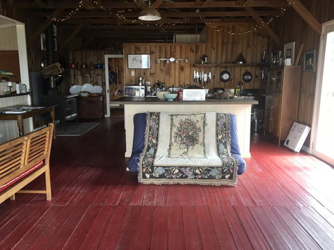 The Woolshed And Farmhouse Blue, Bruny Island - C Tourism 1