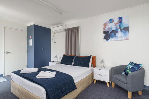 Tin Can Bay's Sleepy Lagoon Motel - C Tourism 3