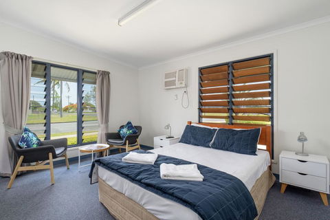 Tin Can Bay's Sleepy Lagoon Motel - C Tourism 1