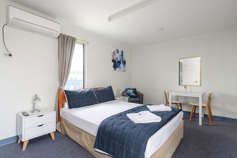 Tin Can Bay's Sleepy Lagoon Motel - C Tourism 2