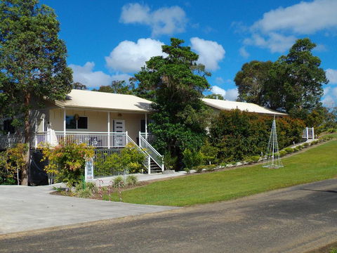 Tinaroo Sunset Retreat - C Tourism 0