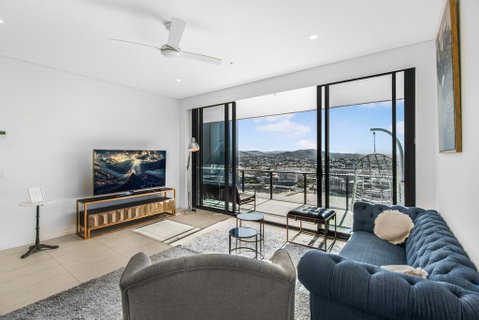 Top Floor 3 Bed Apartment With Million Dollar Views - C Tourism 0