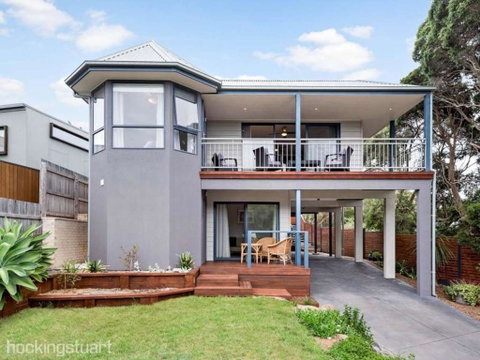 Treetop Retreat Rye - C Tourism 0