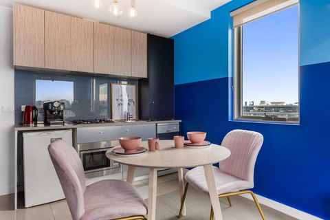 Trendy And Central One Bed Apartment With Views - C Tourism 3