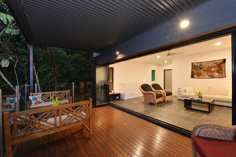 Trinity Beach Hideaway - C Tourism 2