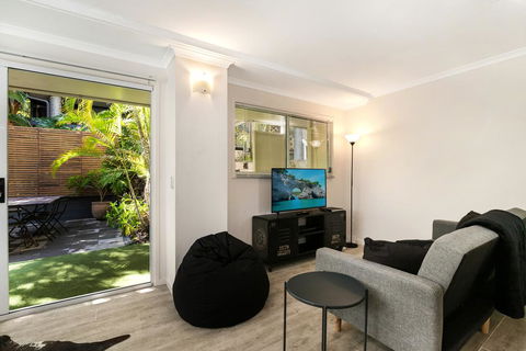 Tropical Townhouse With Two Courtyards And Pool - C Tourism 0