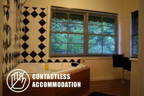 Tudor Cottages - C Tourism 3