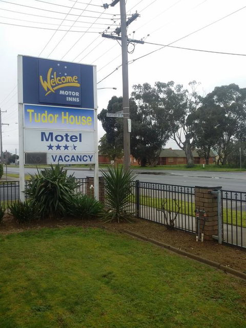 Tudor House Motel - C Tourism 3