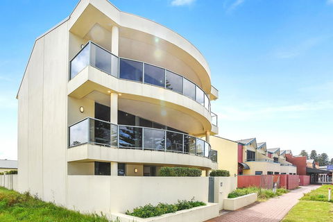 Ultimate Esplanade - 3 Storey Experience - WiFi - C Tourism 3