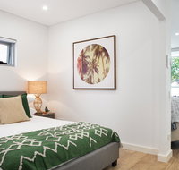 Ultra Modern Studio Suite with Balcony Near Shops - C Tourism