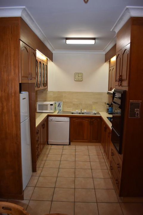 Unit 2, Ballingalla Apartments - C Tourism 3