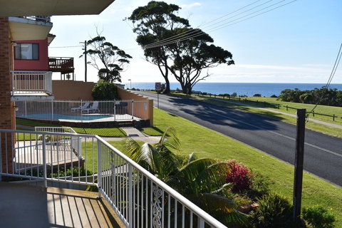 Unit 2, Ballingalla Apartments - C Tourism 0