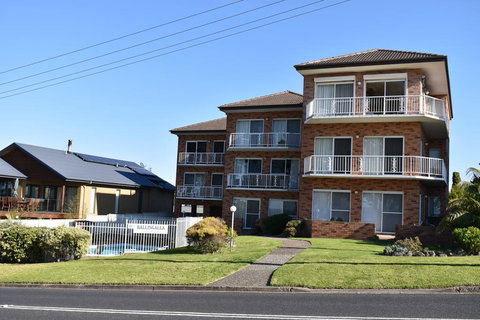 Unit 2, Ballingalla Apartments - C Tourism 1