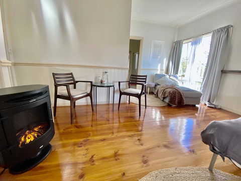 Valley Abode Large Studio Suite -private Ensuite - C Tourism 1