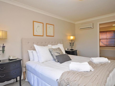 Villa 3br Beaujolais Luxe + Style Resort Condo Located Within Cypress Lakes Resort (nothing Is More Central) - C Tourism 3