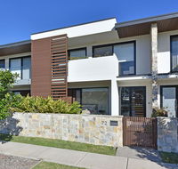 Villa Catania Waterside at Trinity Point - C Tourism