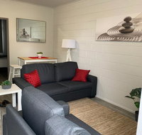 Walk to Lamberts Beach with Wi-fi and Netflix - C Tourism
