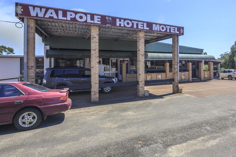 Walpole Hotel Motel - C Tourism 1
