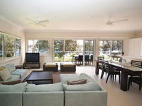 Book Wangi Wangi Accommodation Vacations C Tourism C Tourism