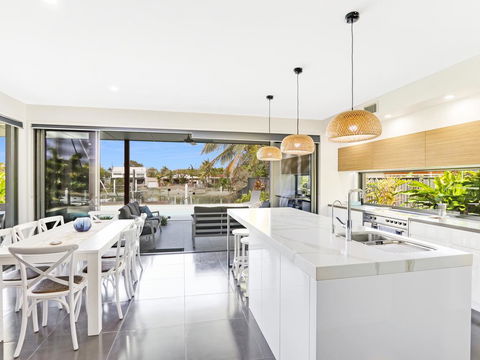 WATERFRONT HOME BORDERING MOOLOOLABA - C Tourism 3