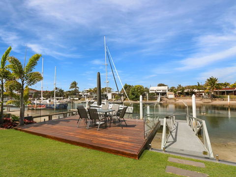 WATERFRONT HOME BORDERING MOOLOOLABA - C Tourism 1