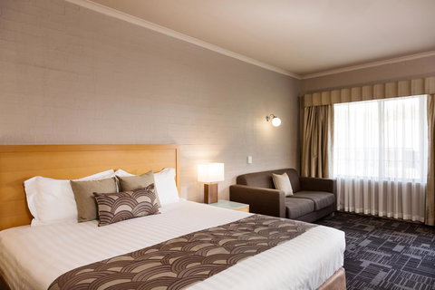 Blazing Stump Motel & Suites - C Tourism 8