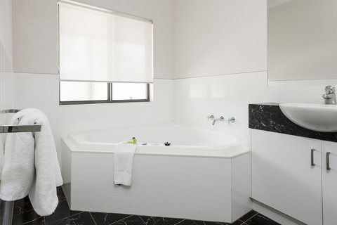 Blazing Stump Motel & Suites - C Tourism 33