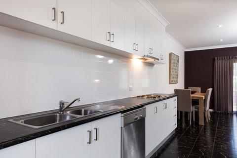 Blazing Stump Motel & Suites - C Tourism 31