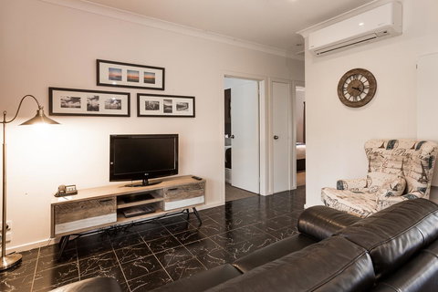 Blazing Stump Motel & Suites - C Tourism 20