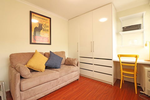 Colour Pop Fitzroy - 3 Bedroom Pet Friendly - C Tourism 16