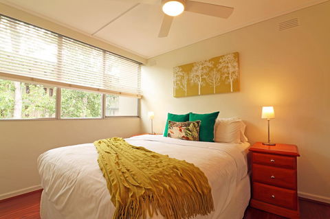 Colour Pop Fitzroy - 3 Bedroom Pet Friendly - C Tourism 13