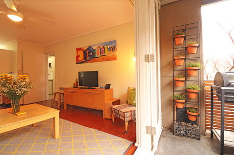 Colour Pop Fitzroy - 3 Bedroom Pet Friendly - C Tourism 9