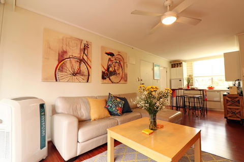 Colour Pop Fitzroy - 3 Bedroom Pet Friendly - C Tourism 4