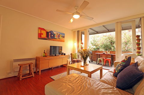 Colour Pop Fitzroy - 3 Bedroom Pet Friendly - C Tourism 1
