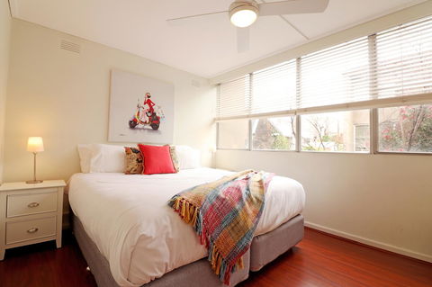 Colour Pop Fitzroy - 3 Bedroom Pet Friendly - C Tourism 11