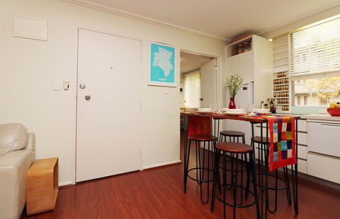 Colour Pop Fitzroy - 3 Bedroom Pet Friendly - C Tourism 21