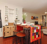 Colour Pop Fitzroy - 3 bedroom pet friendly - C Tourism