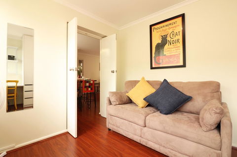 Colour Pop Fitzroy - 3 Bedroom Pet Friendly - C Tourism 17